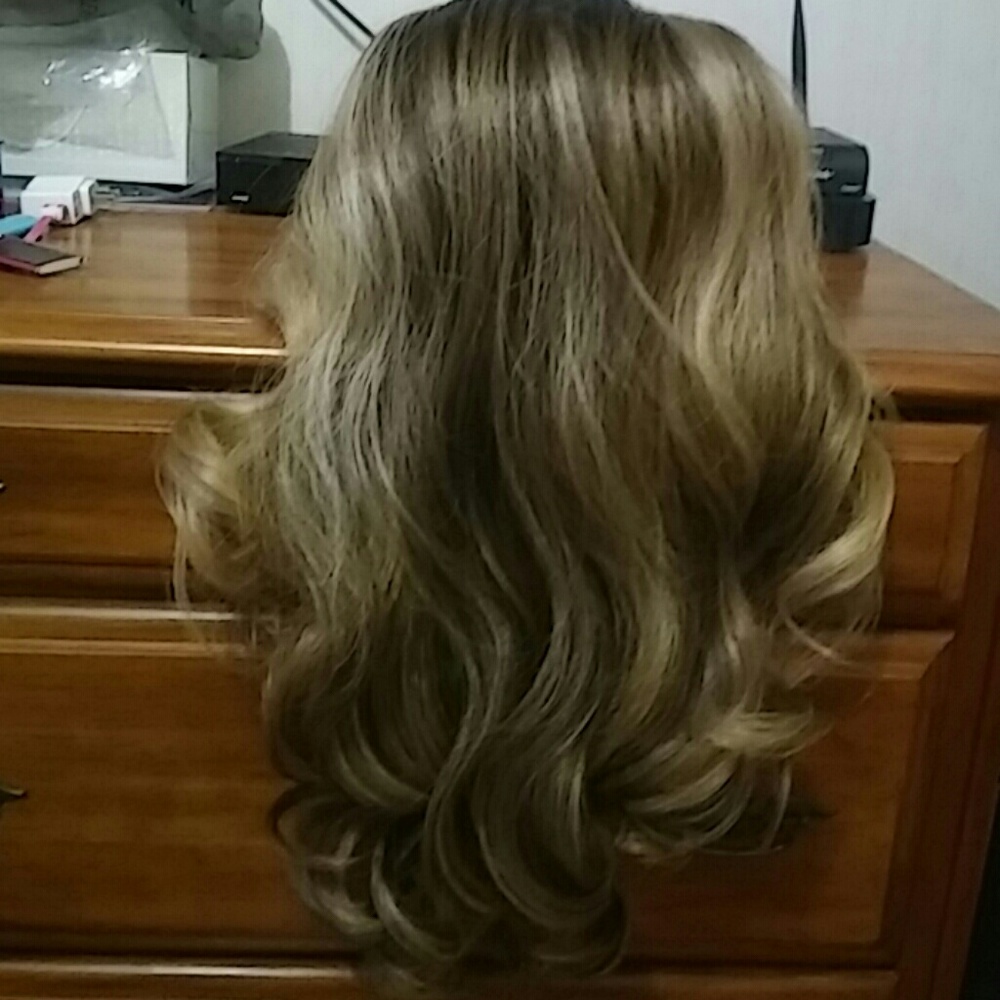 Gorgeous Ombre Blonde  wavy lace front wig 💜